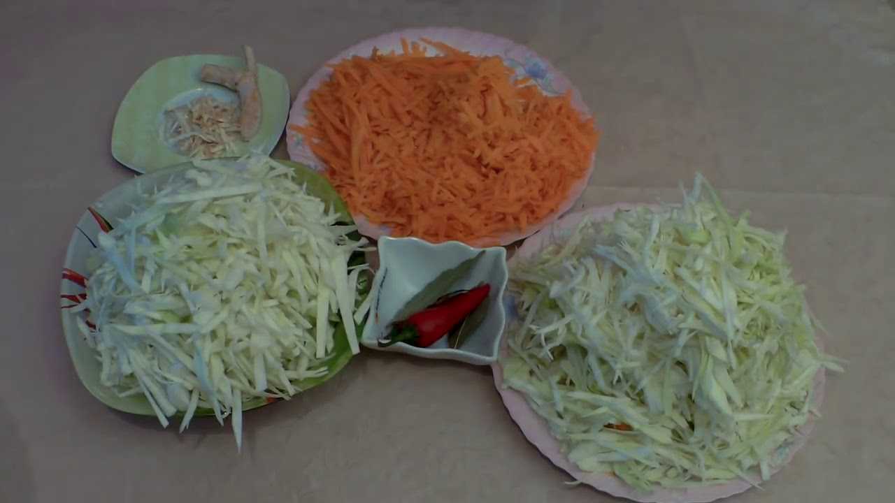 Вкусная и хрустящая квашеная капуста – классические рецепты на зиму