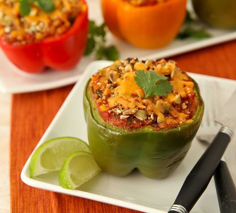 Перцы, фаршированные рисом и овощами на зиму | волшебная eда.ру