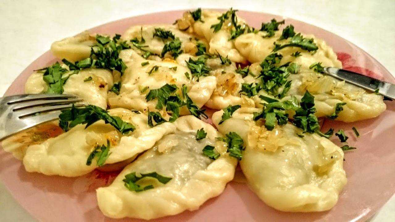 Вкусное тесто для вареников с картошкой — рецепты, чтобы не разваривались