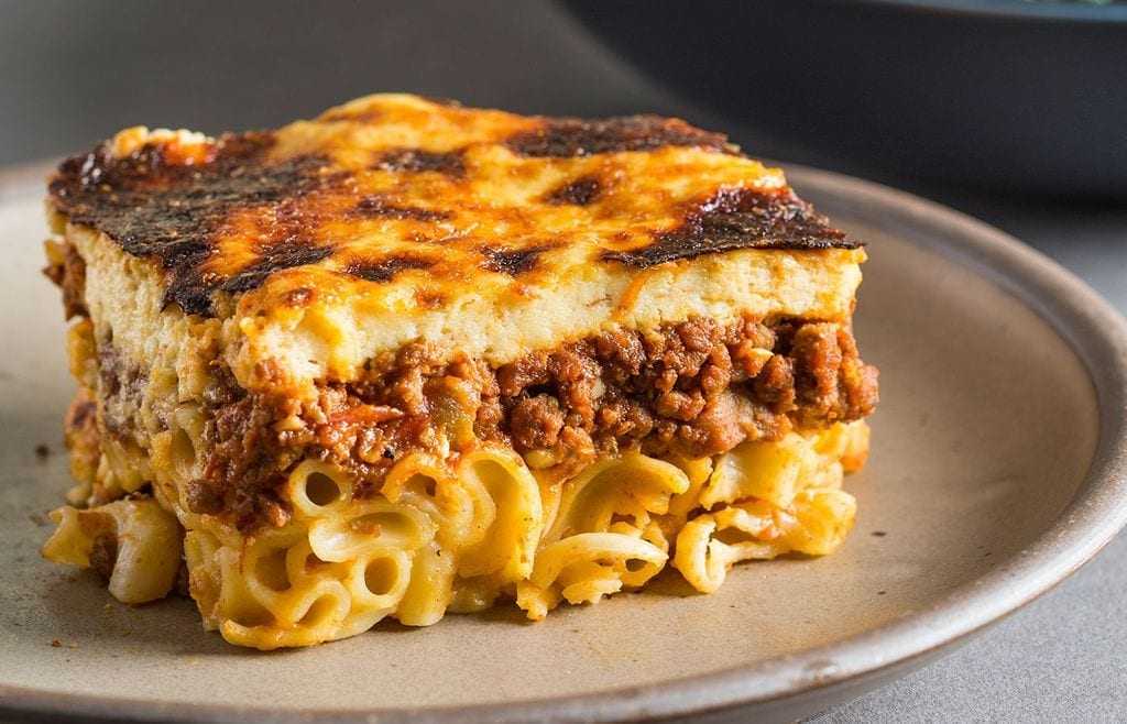 Макаронная запеканка с фаршем и соусом бешамель – рецепт с фото
