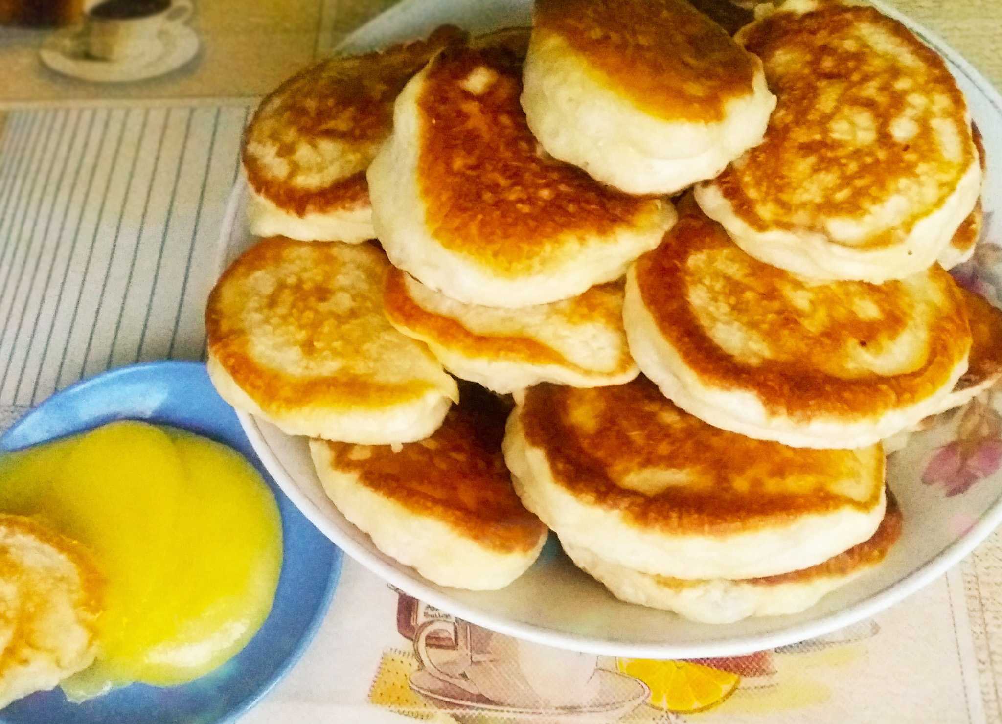 Оладьи на дрожжах — 5 самых вкусных рецептов с фото