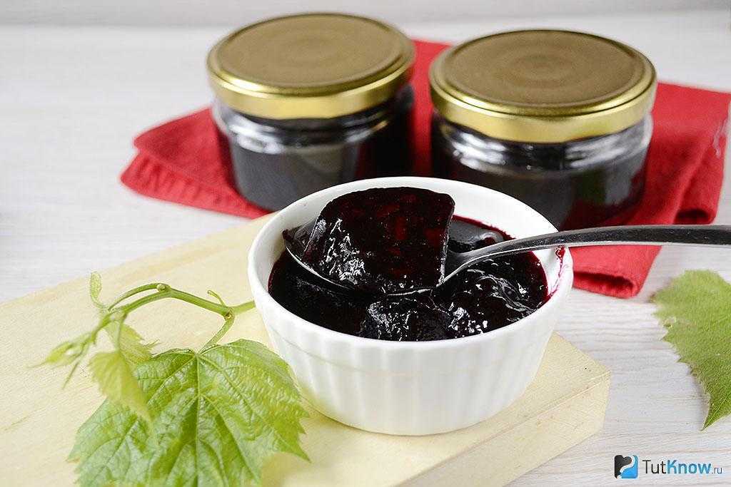 Желе из черной смородины на зиму: 5 простых рецептов