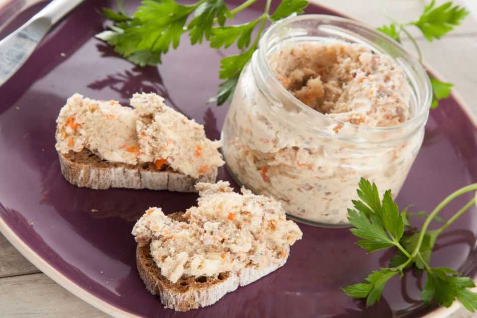Как приготовить вкуснейшее селедочное масло – простой классический, рецепт с фото пошагово в домашних условиях для бутербродов, с плавленым сыром и морковью