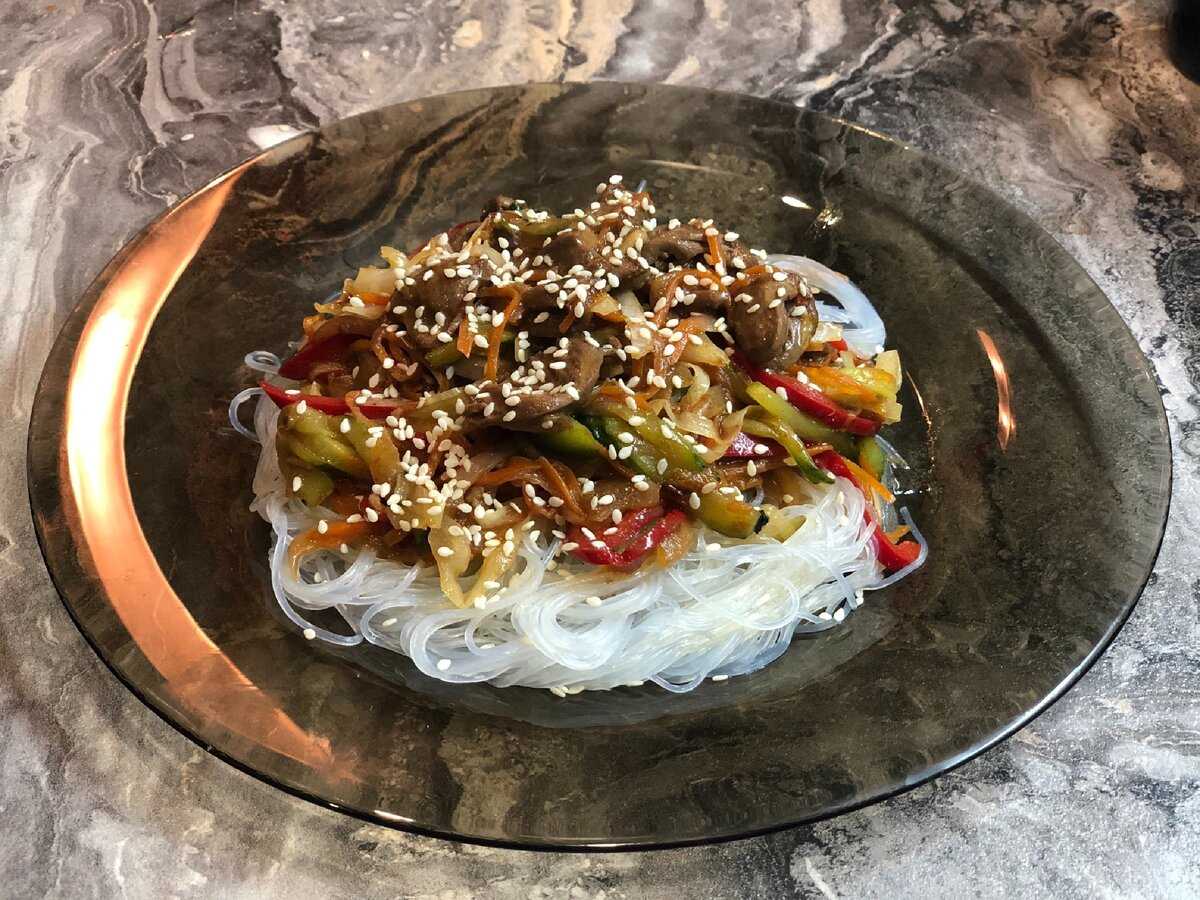 Фунчоза с овощами в соевом соусе на сковороде, простые рецепты вкусных блюд