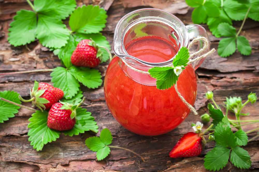 Вкусный и полезный клубничный сок