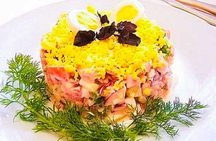 Салат из печени трески: 8 очень вкусных классических рецептов