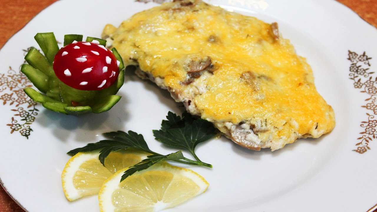 Нежная куриная грудка с помидорами и сыром в духовке — простой рецепт с фото