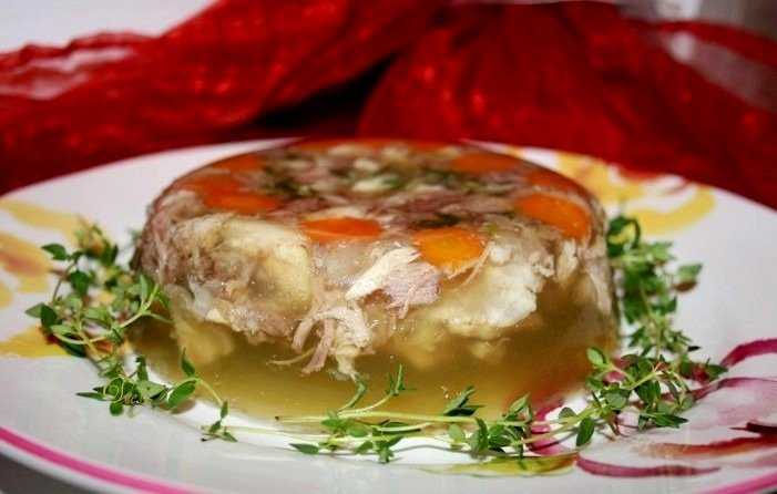 Холодец из курицы - 8 быстрых и вкусных рецептов (пошагово)