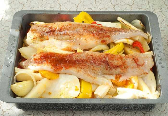 Минтай в духовке - 6 самых вкусных рецептов
