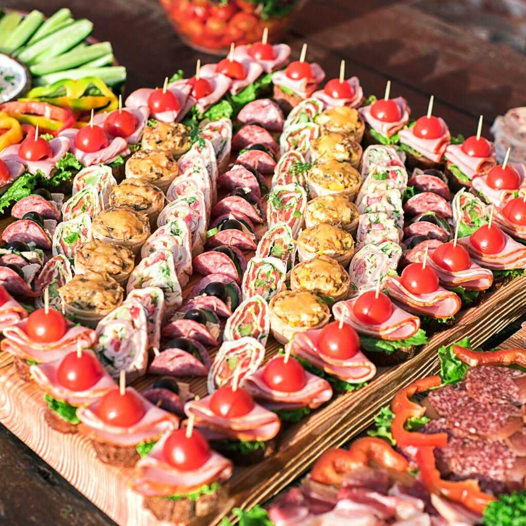 Горячее блюдо на праздничный стол из картофеля с мясом