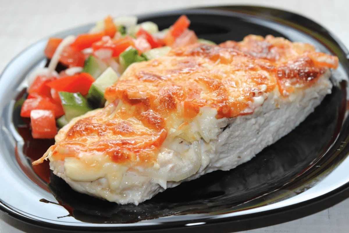 Из куриного филе получается очень вкусное мясо по-французски Запечем его в духовке по одному из 3-х проверенных рецептов Все с пошаговыми фото и один с видео