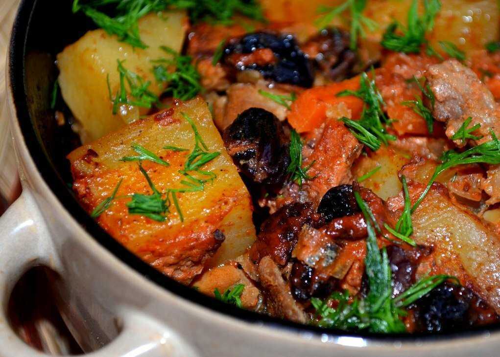 Свинина в духовке — 7 вкусных рецептов сочной и мягкой свинины