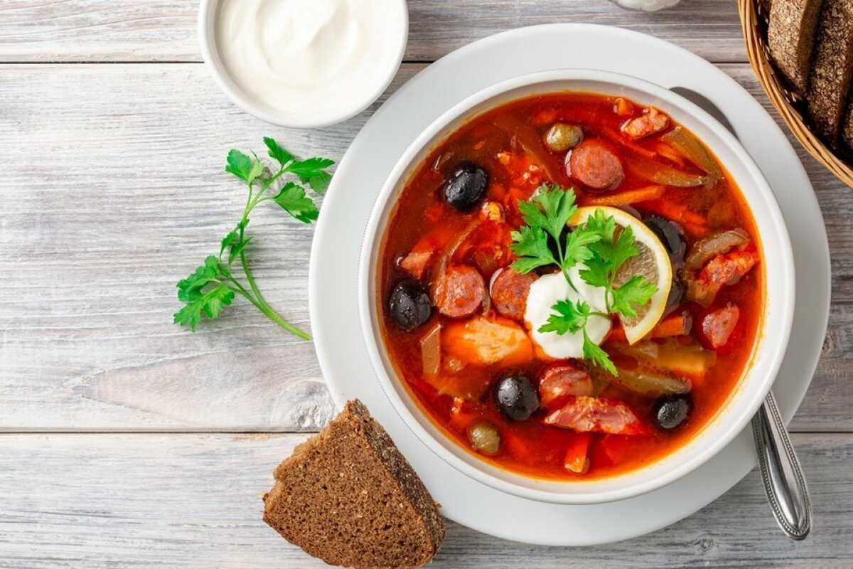 Суп «солянка» с колбасой – для вкусного обеда! рецепты разных супов «солянка» с колбасой и оливками, грибами, капустой - автор екатерина данилова - журнал женское мнение