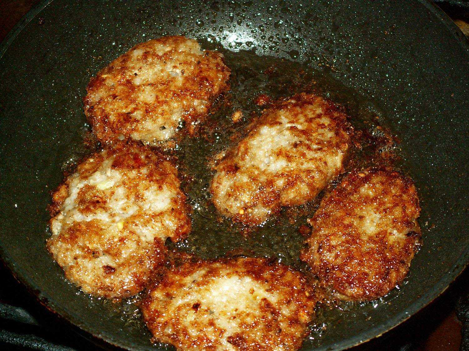 Котлеты из рыбных консервов: просто это вкусно. рецепты котлет из рыбных консервов рисом, овощами, картофелем
