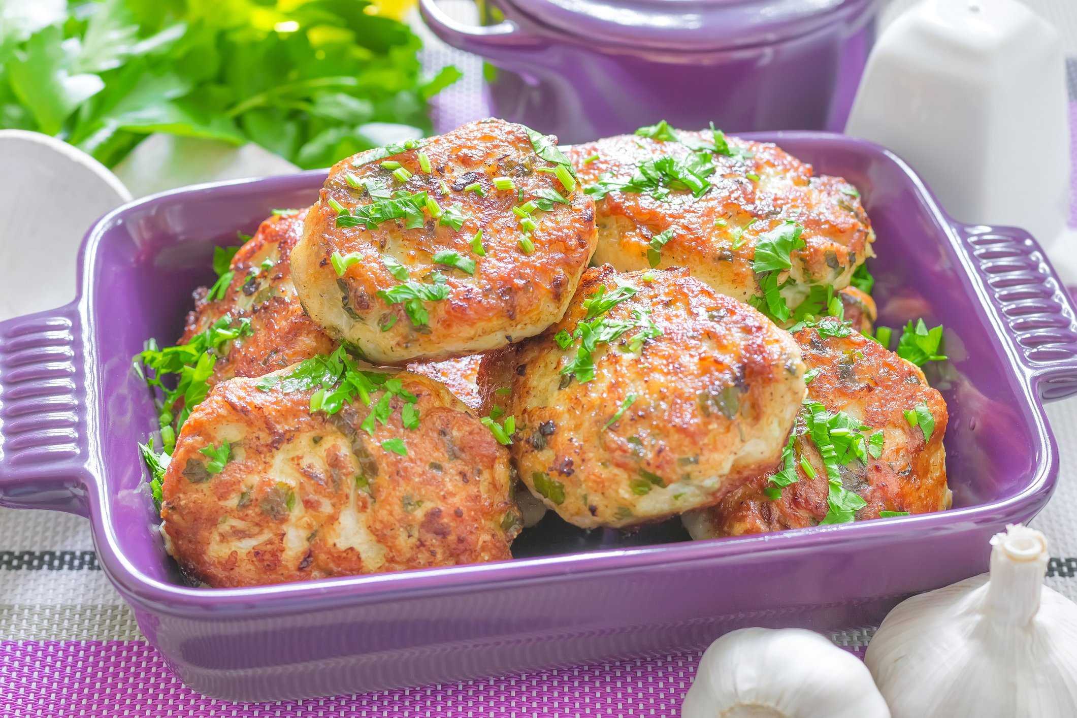 Диетические котлеты из индейки в духовке - рецепт с фото пошагово