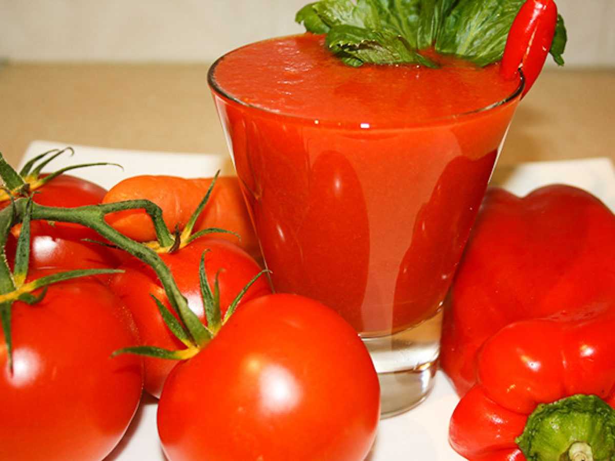 Приготовление томатного сока на зиму. Томатный сок. Томатный морс. Сок томатный с перцем болгарским. Томатный сок домашний.