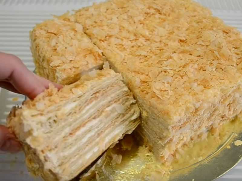 Как приготовить очень вкусный ленивый торт Наполеон из печенья ушки, рецепт из готового слоеного теста, с заварным кремом, со сгущенкой, из лаваша, без выпечки, видео