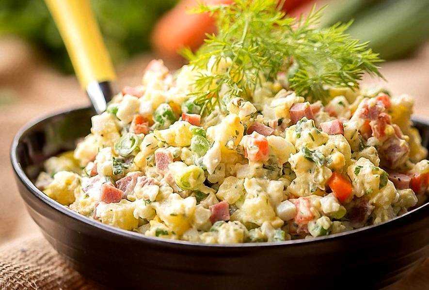 Оливье с колбасой: 7 очень вкусных салатов по классическим рецептам
