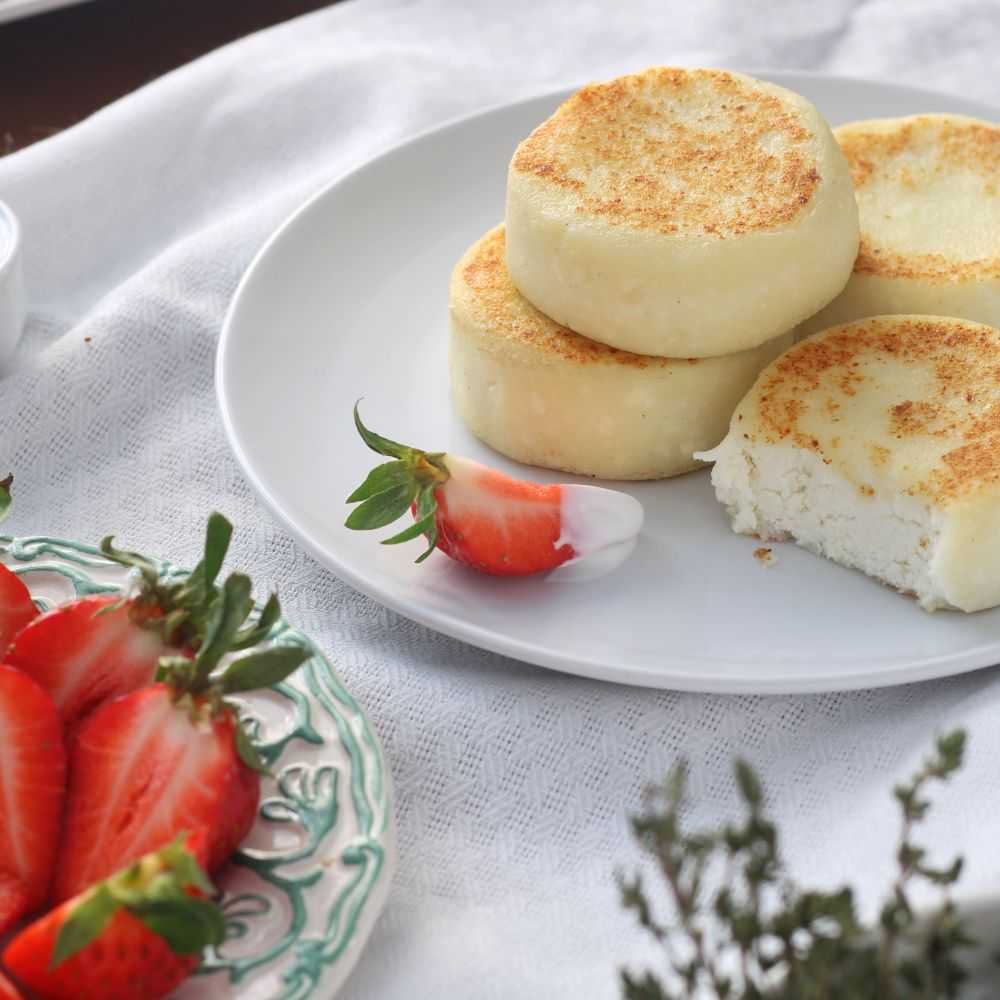 Пышные сырники из творога с манкой на сковороде - 4 классических рецепта