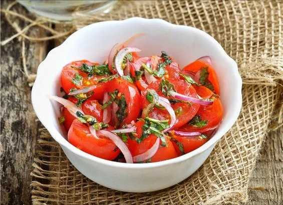 Маринованные помидоры на зиму в банках — ну очень вкусные!