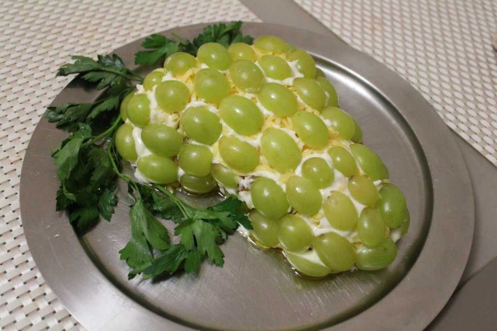 Салат с виноградом и курицей: рецепт с фото пошагово
