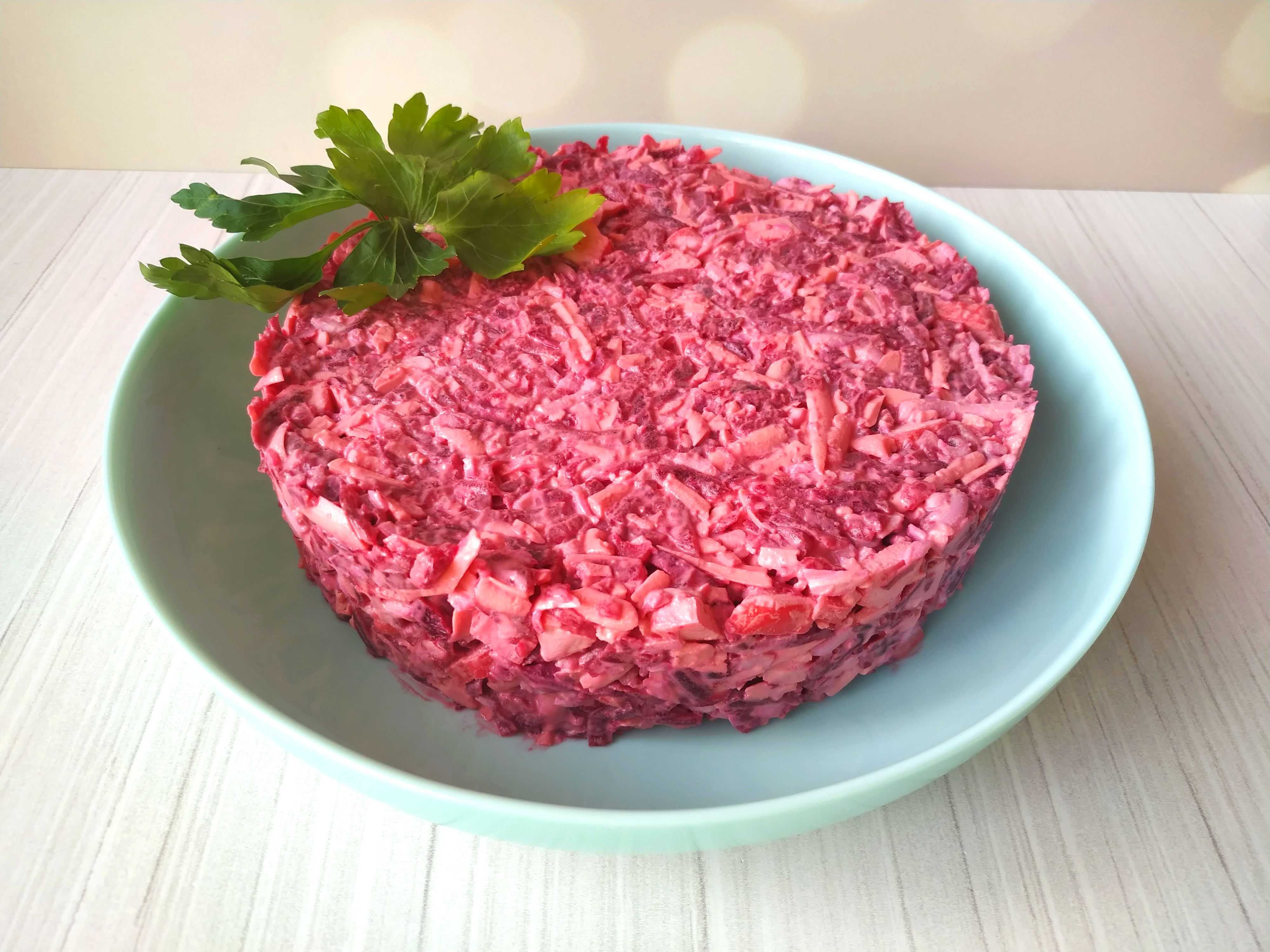 Салат со свеклой и черносливом: 7 очень вкусных рецептов