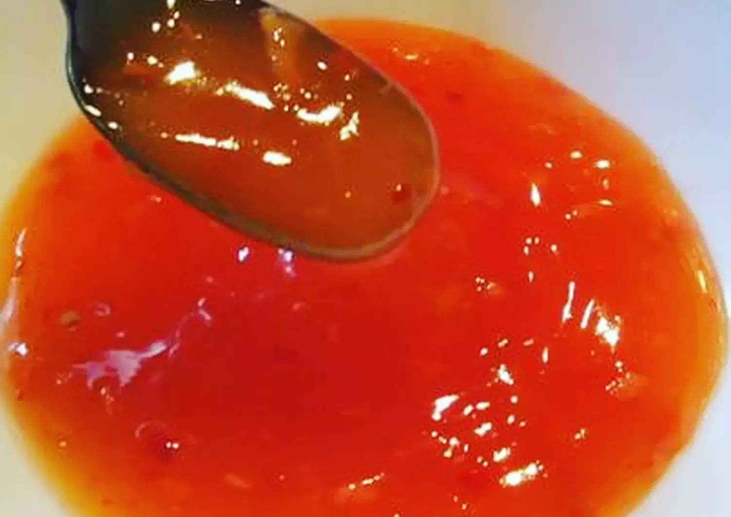 Кисло сладкий соус классический рецепт. Кисло сладкий соус. Китайский кисло-сладкий соус. Кисло-сладкий соус для мяса. Китайский соус для мяса.