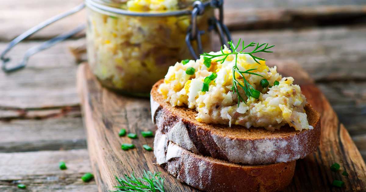 Ложная красная икра — из селедки с морковью и плавленым сыром