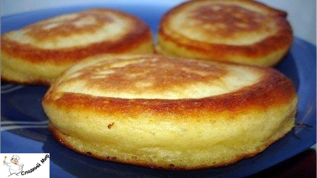 Пышные оладьи на кефире: 5 самых вкусных рецептов с фото (пошагово)