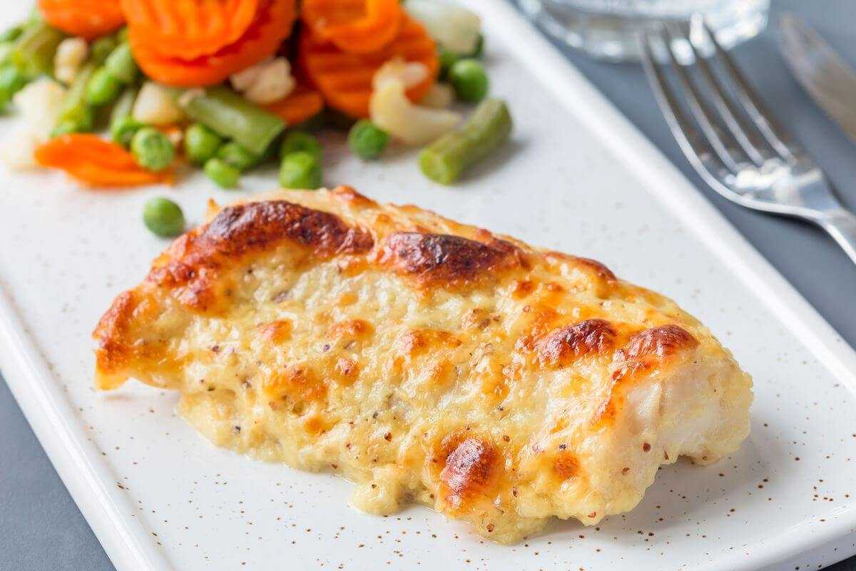 Вкусная жареная треска на сковороде: топ-10 рецептов + 6 соусов