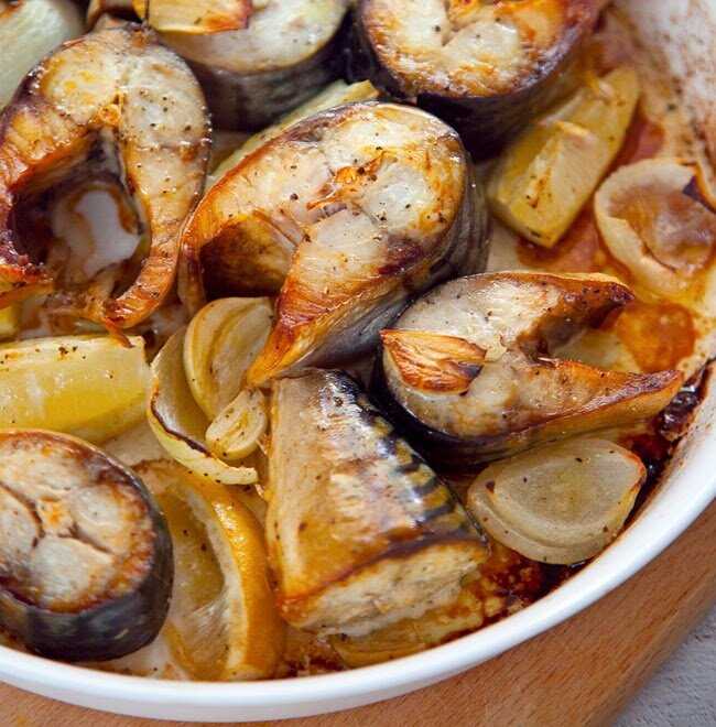 Рыба тушеная с овощами в мультиварке:рецепты с фото в томате и сметане