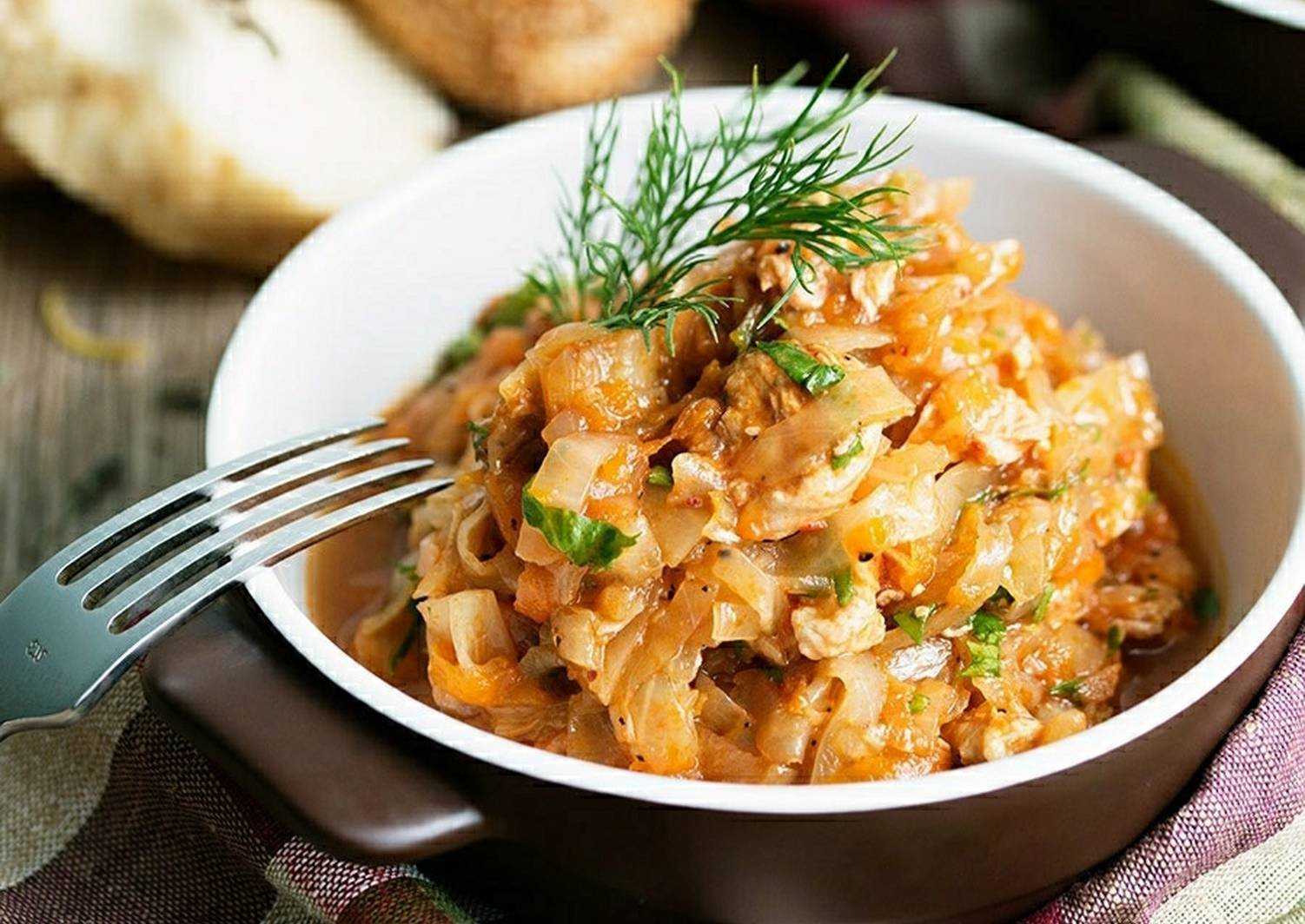 Тушеная капуста – 10 очень вкусных классических рецептов