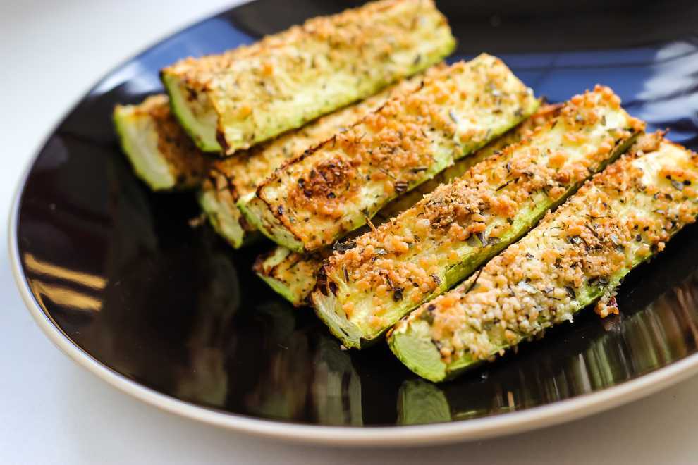 Кабачки, запеченные в духовке — 10 быстрых и вкусных рецептов