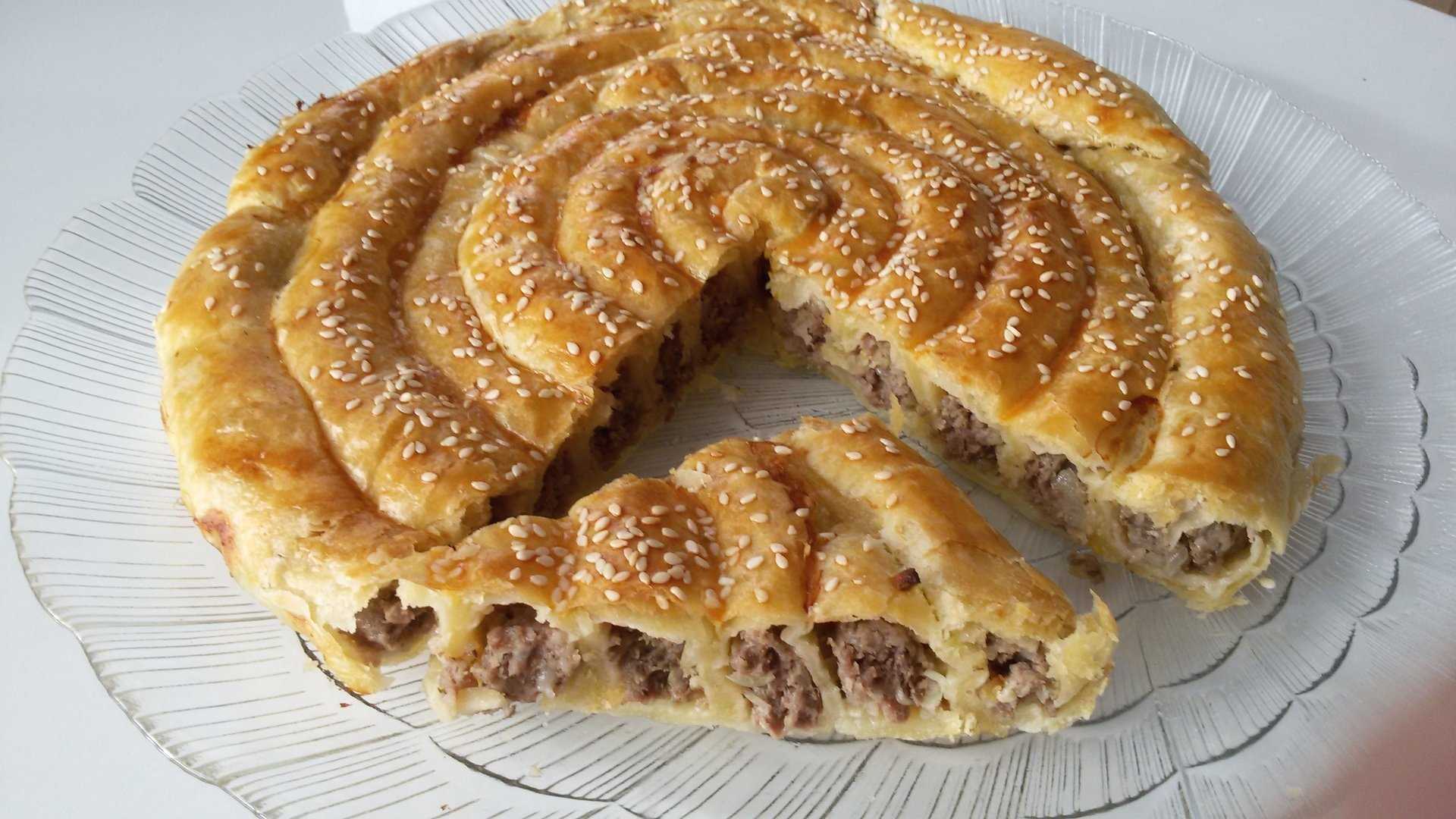 Пирог из слоеного теста: 15 вкусных рецептов приготовления