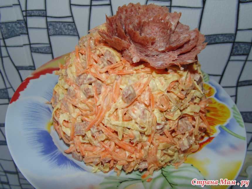 Салат с курицей и ветчиной: 7 популярных рецептов