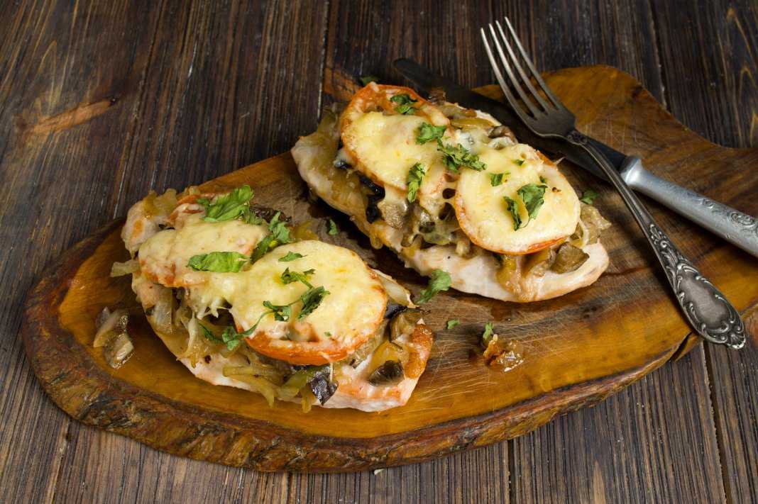 Куриное филе, запеченное с грибами и сыром - 9 пошаговых фото в рецепте