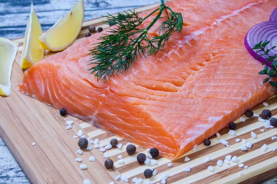 Как засолить свежемороженого лосося в домашних условиях вкусно, просто и быстро