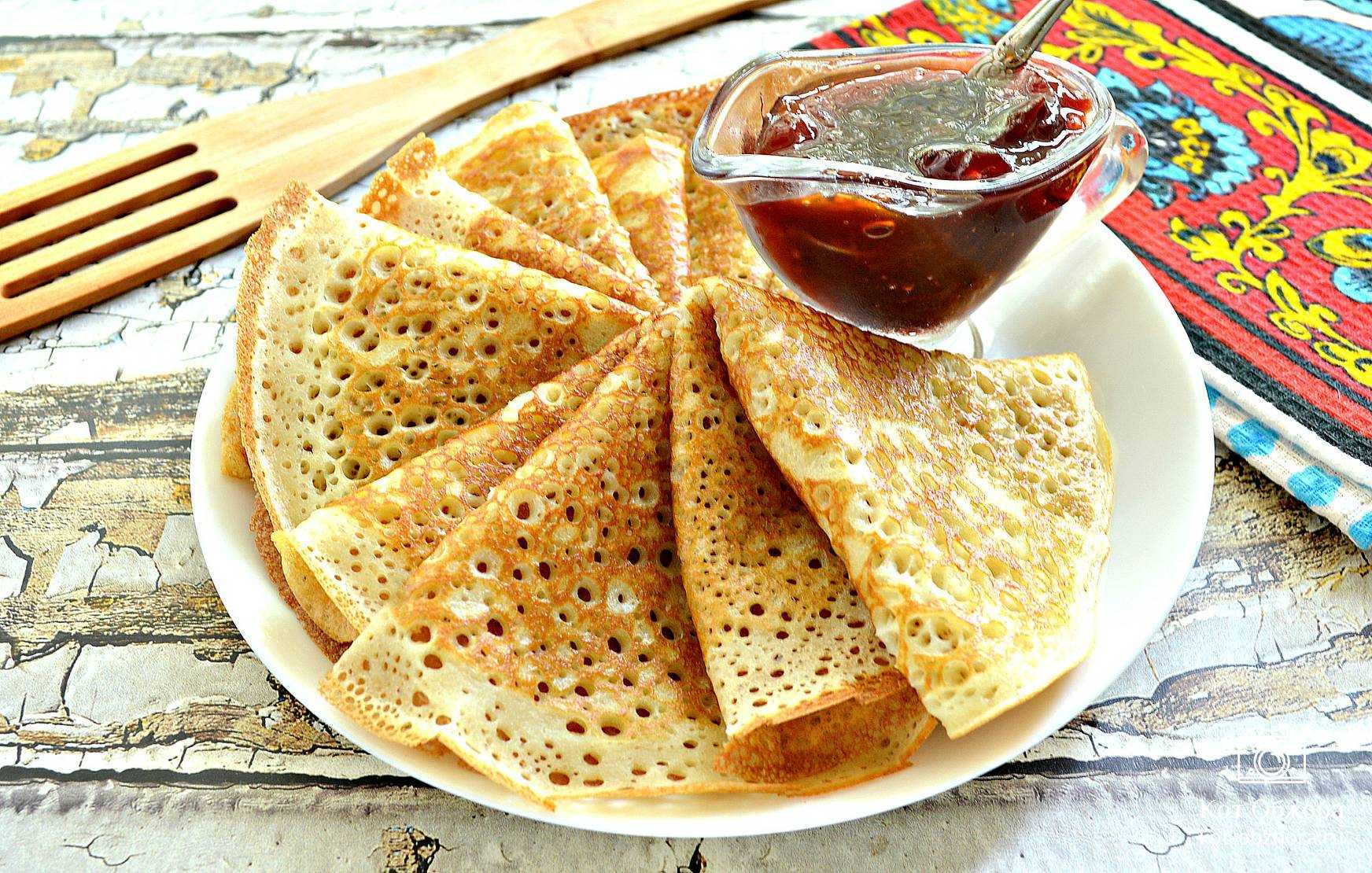 Блины на кефире. пошаговые рецепты ажурных и вкусных блинов с дырочками. - ешь твори люби