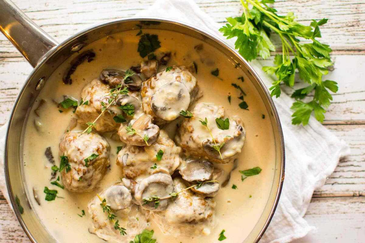 Рецепт вкусного грибного соуса из шампиньонов со сметаной