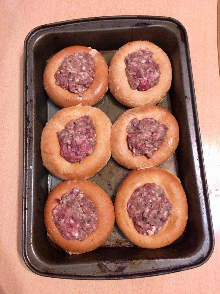 Баранки (бублики) с фаршем: 2 рецепта с фото в духовке и на сковороде