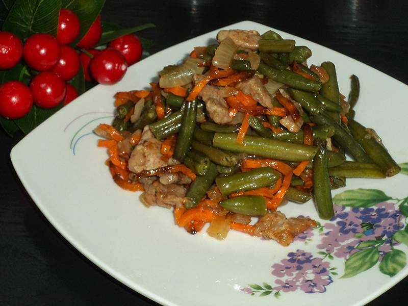 6 рецептов фасоли, тушеной с овощами и травами
