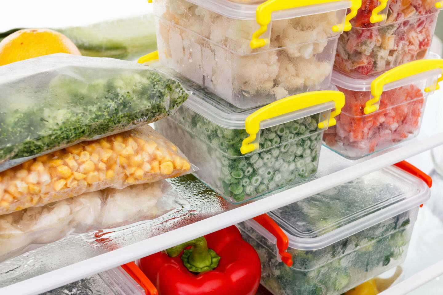 Замораживаем сохраняя витамины. Заморозка овощей. Замороженные продукты. Хранение продуктов. Контейнеры пакеты для заморозки.