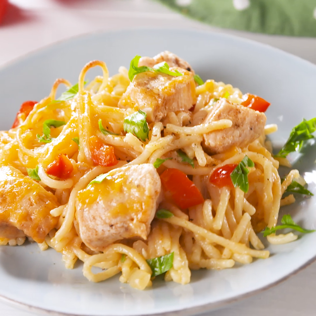 Паста с курицей - как приготовить с соусом или грибами по рецептам с фото