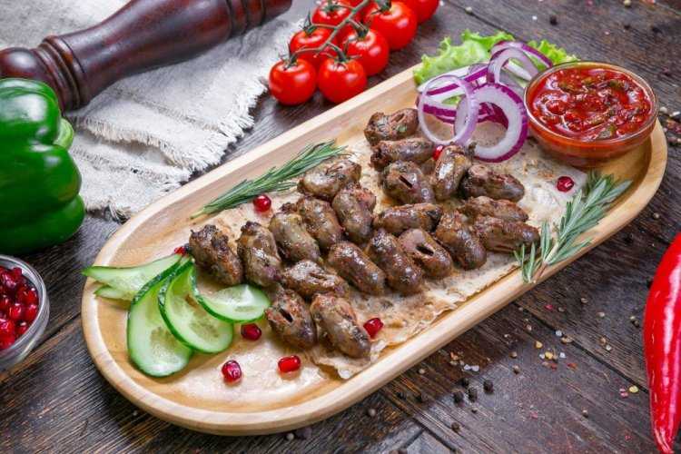 Шашлык из куриных сердечек на мангале, в духовке - рецепты