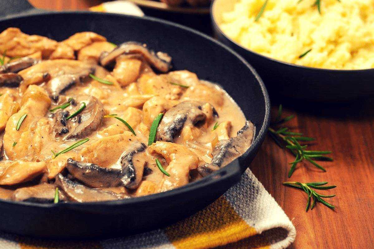 Бефстроганов из свинины- лучшие рецепты со сметаной, сливками и грибами