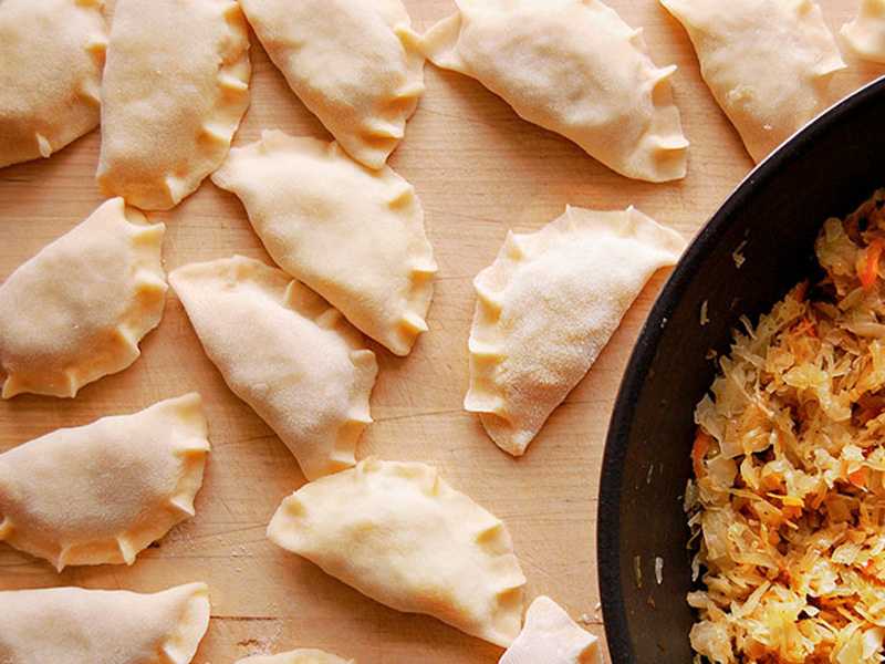 Как приготовить вкусные вареники с капустой в домашних условиях по рецепту с фото