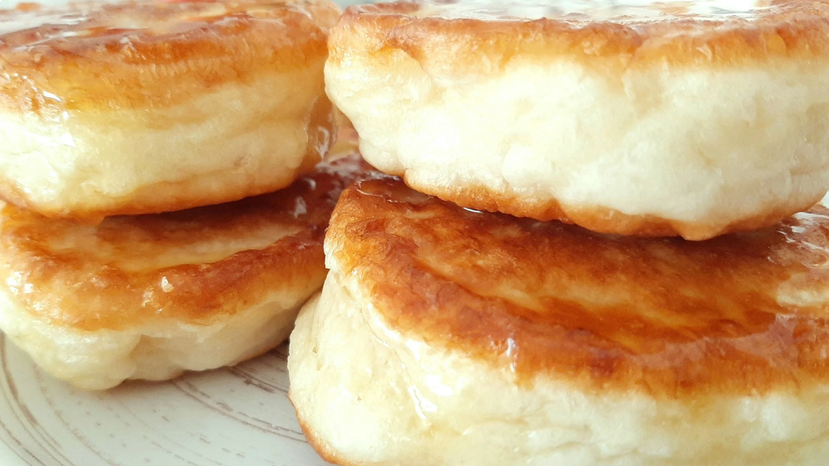 Пышные оладьи на молоке. 10 вкусных и популярных рецептов