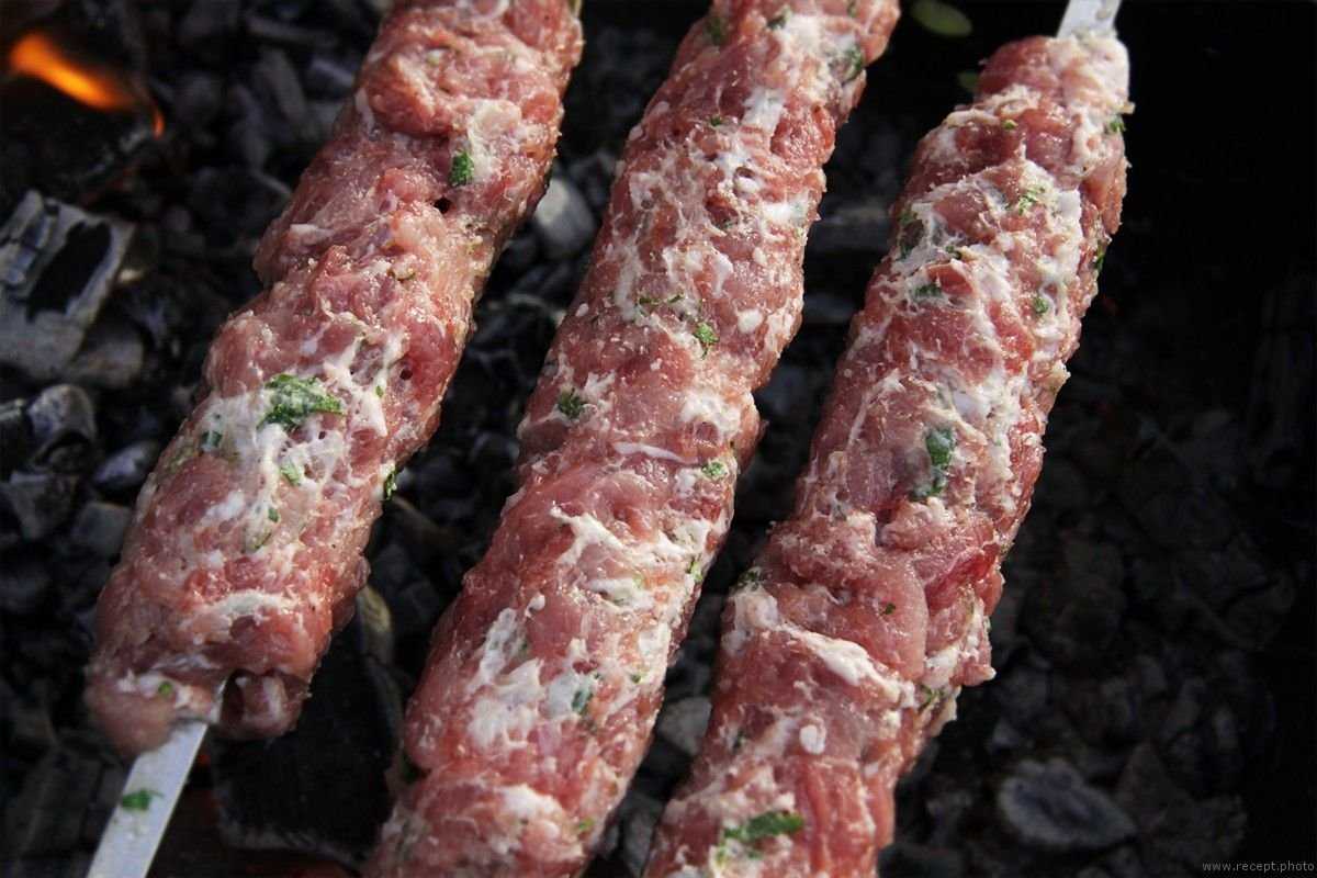 Люля-кебаб из свино-куриного фарша на мангале + видео-рецепт ⋆ готовим вкусно, красиво и по-домашнему!