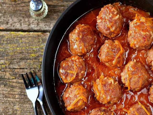 Тефтели с подливкой: 10 вкуснейших рецептов
