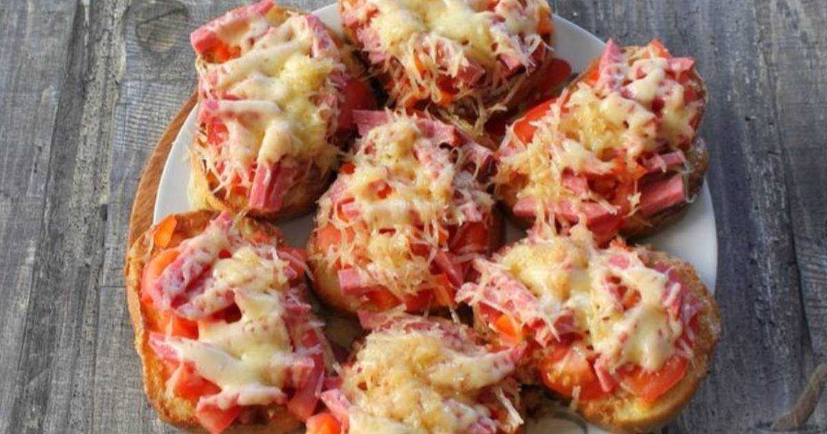 Горячие бутерброды в духовке, микроволновке: рецепты с фото